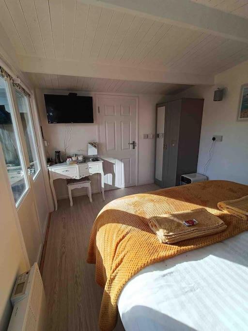Private Lodge Close To Beaches And Goodwood Felpham Esterno foto